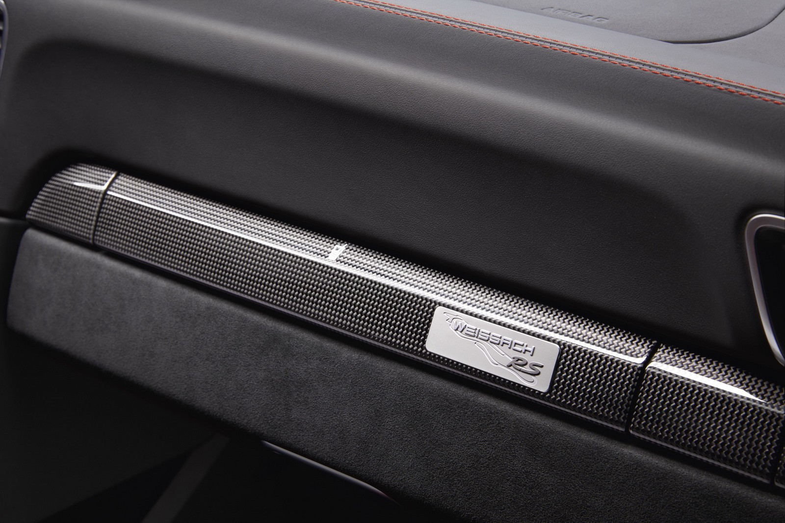 20170701_1498898961588819.jpg 2018-porsche-911-gt2-rs-launched-at-goodwood-costs-304584-with-weissach-pack_8.jpg