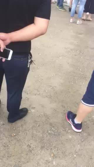 女记者采访遭陌生男子围殴