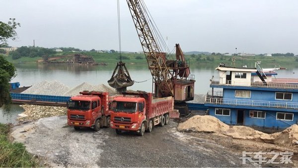 湖南再陷洪灾:又是我们卡车人冲在一线