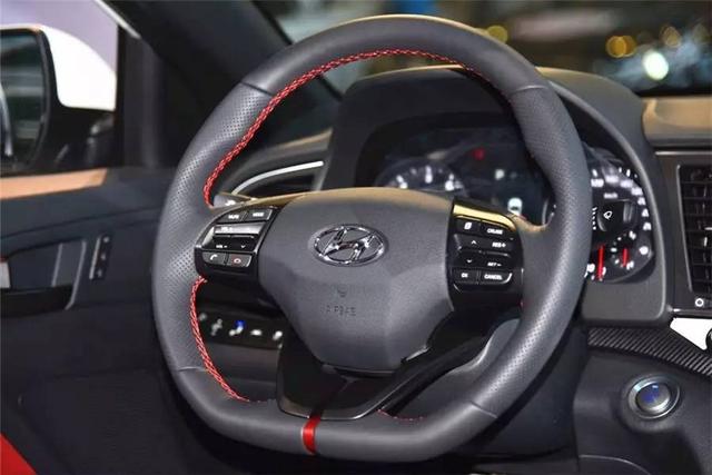 再加点红色缝线点缀~