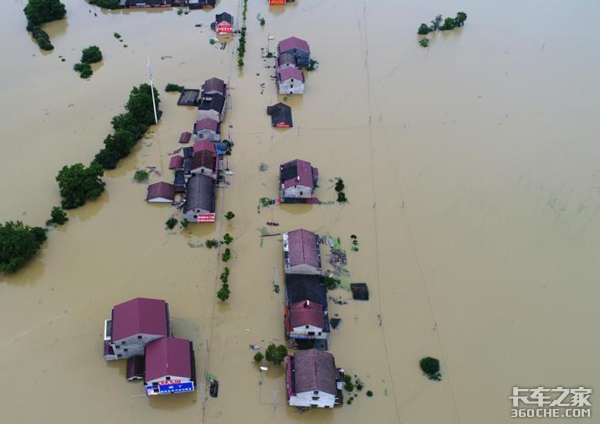 湖南再陷洪灾:又是我们卡车人冲在一线