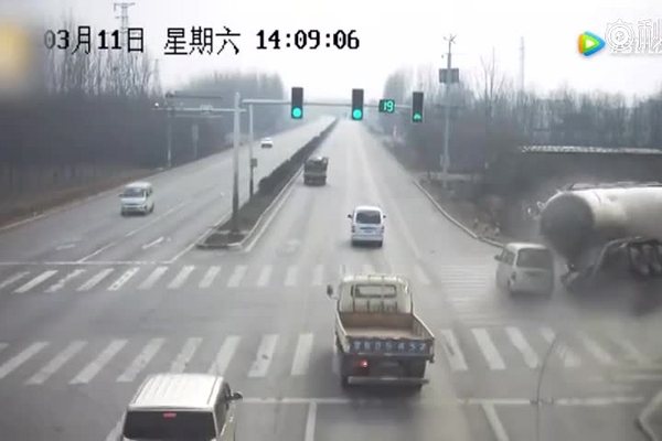 “珍爱生命”惨烈交通事故