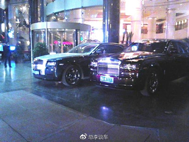 晚上看到两辆劳斯莱斯,低头一看,全是老干妈的座驾