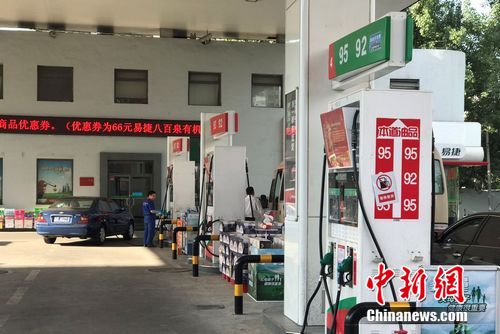 油价或创年内最大降幅 92#汽油跌至近6元/升