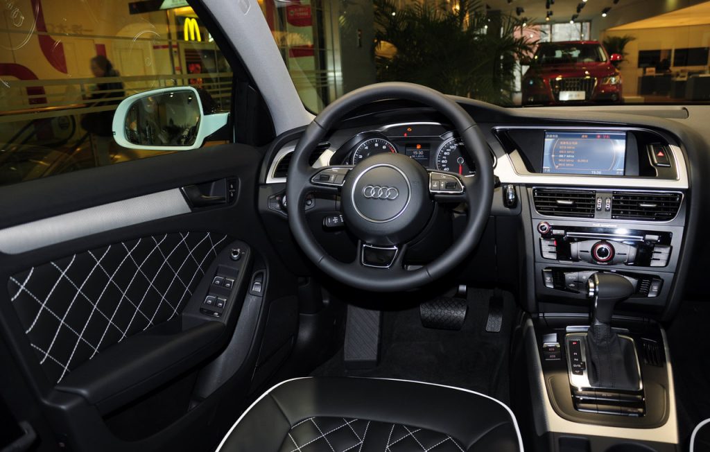 其实没你想的那么难 3分钟教你清理车内卫生