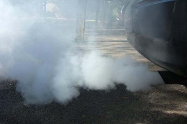 开车时判断汽油品质的好坏 这招最好使