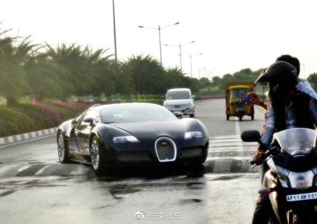 法拉利过减速带,一不小心后屁股掉了,修理费最少6位数