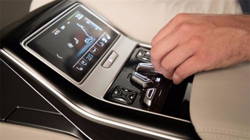 灯厂巨作:奥迪新A8预告图公布 OLED尾灯