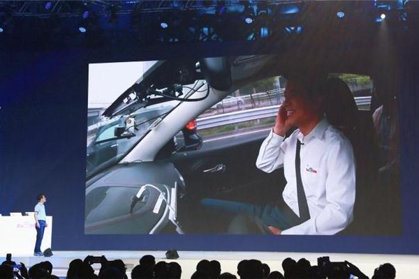 李彦宏乘无人车上五环 百度自动驾驶的两年和三天