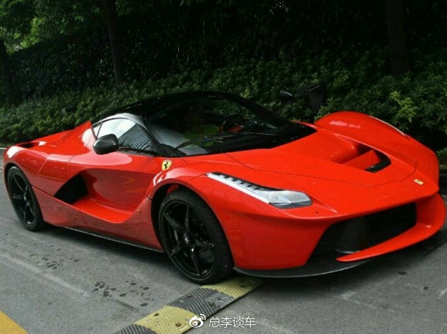 法拉利过减速带,一不小心后屁股掉了,修理费最少6位数