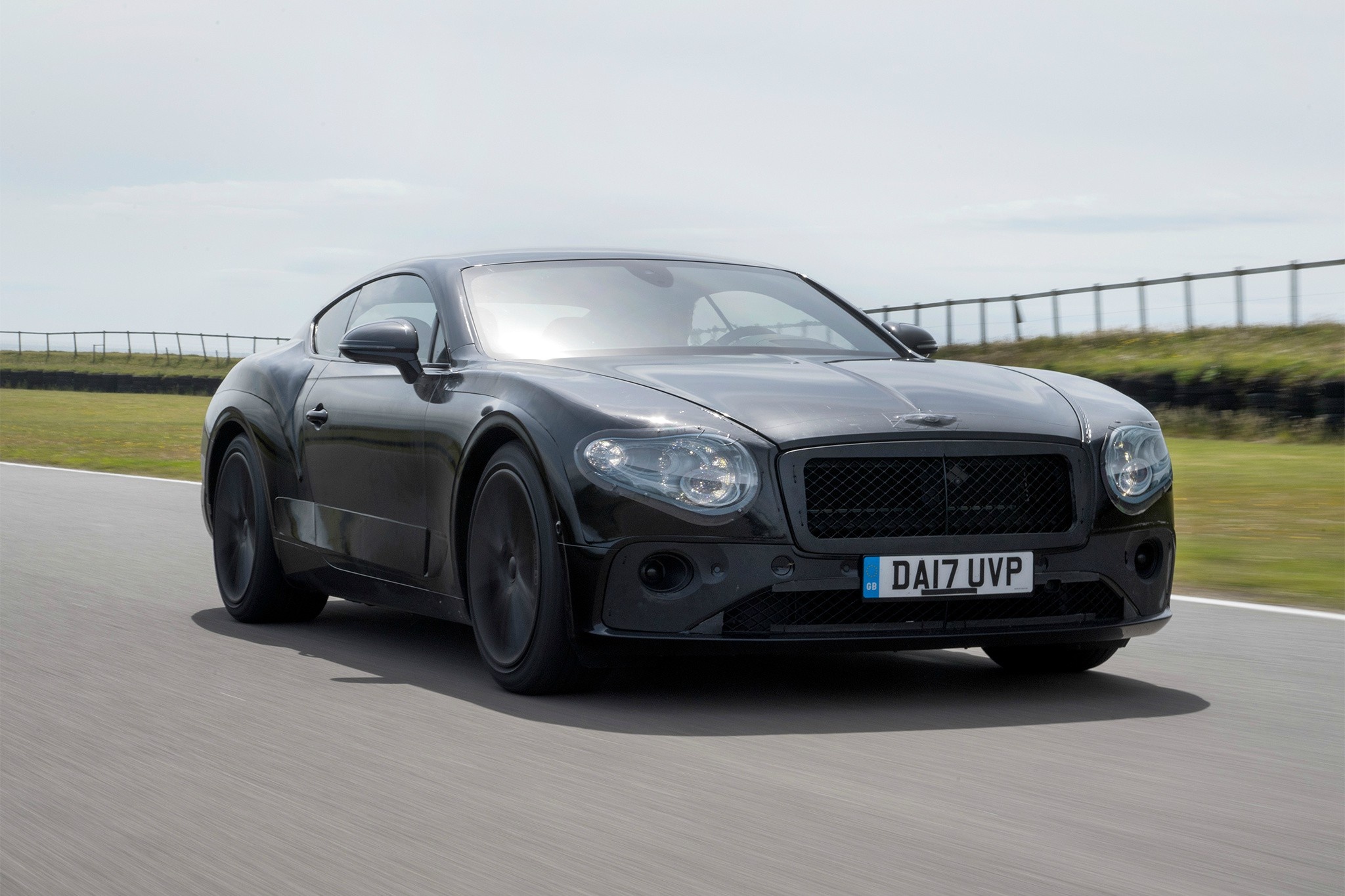 英国-威尔士安格尔西 全新一代宾利欧陆GT