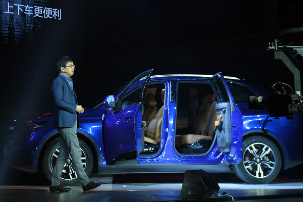 2017年4月13日,沈海寅在北京发布奇点iS6车型 2017年4月13日,沈海寅在北京发布奇点iS6车型