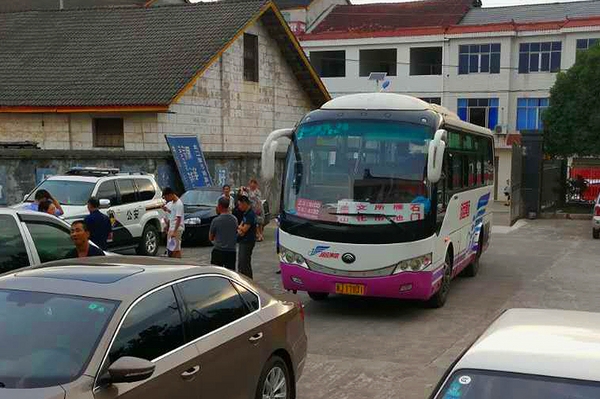 客车超员遭乘客微信举报