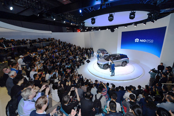 2017年4月19日,蔚来在上海车展发布ES8车型 2017年4月19日,蔚来在上海车展发布ES8车型
