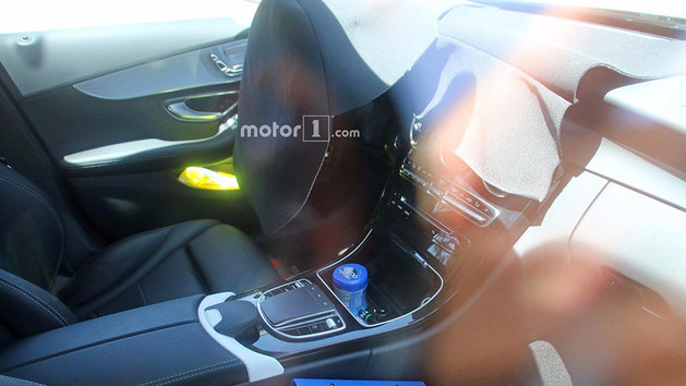 奔驰新C级谍照曝光 内饰获得进一步升级