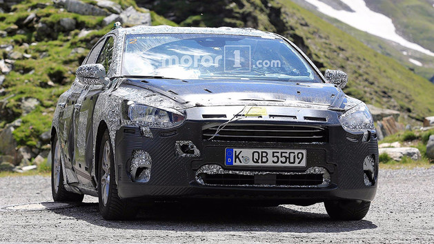 曝福特新福克斯三厢版谍照 空间提升明显