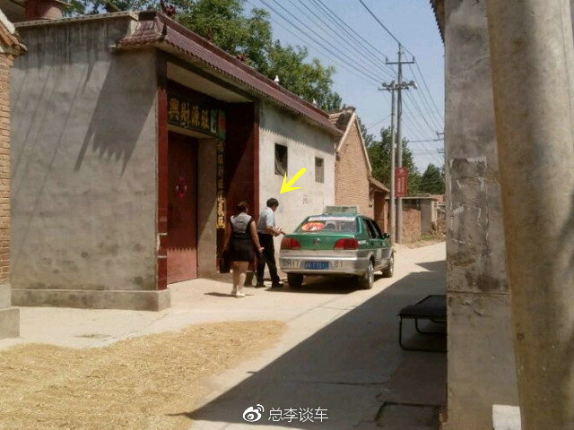 奥迪开道,丰田紧随其后,大衣哥年入千万,为什么不买豪车