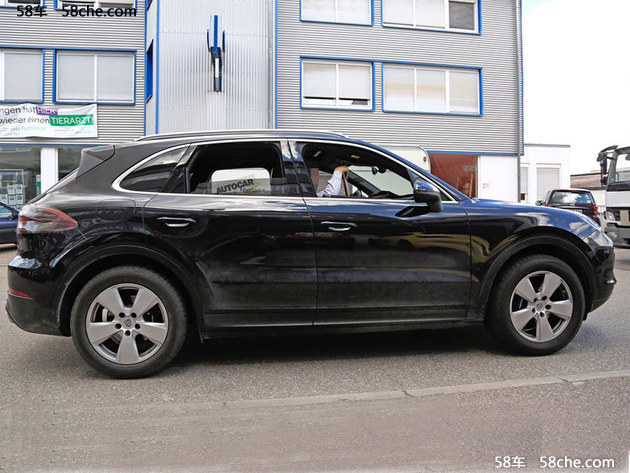 保时捷Cayenne谍照曝光 或用贯穿式尾灯