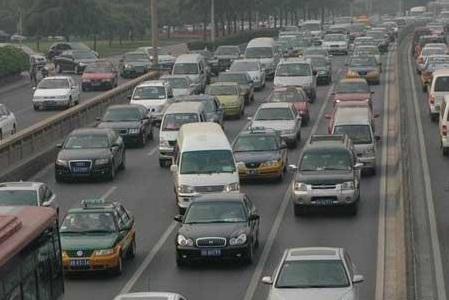 新手开车如何防刮蹭 这几招很重要