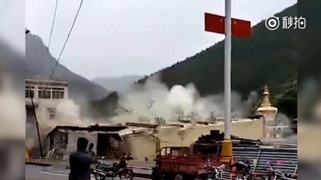 西藏江达县回应居民楼倒入江