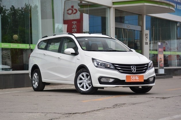 宝骏310W正式上市 售价4.28-5.68万元