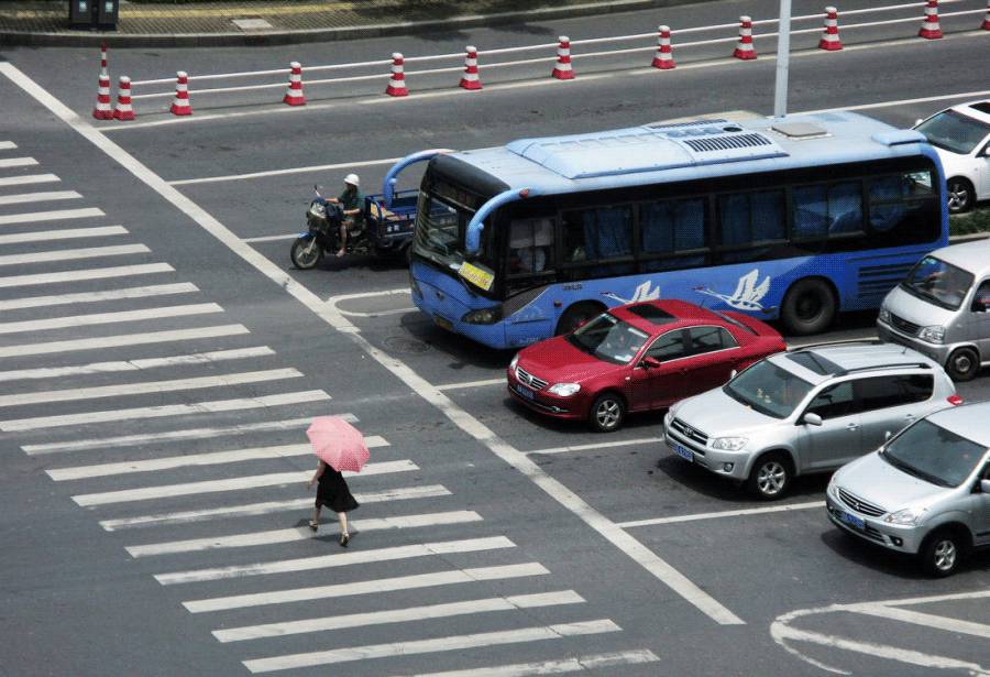 【收藏】开车撞到行人,责任划分原来有这些潜