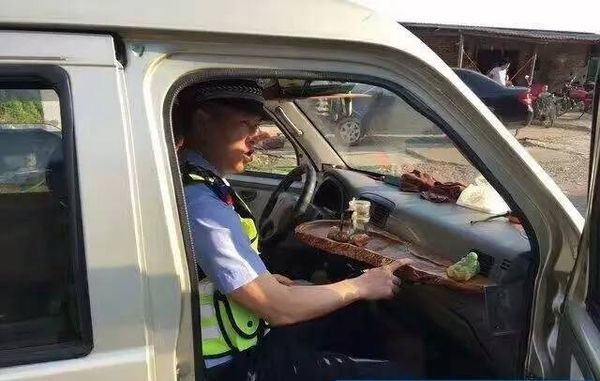 [转帖]车震都过时了 现在流行车内吃火锅烤肉串