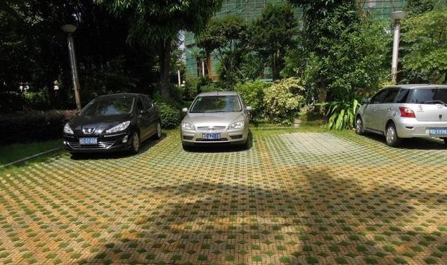 汽车在烈日下暴晒 都会带来哪些危害