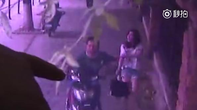 长沙一男子尾随女性趁机摸胸