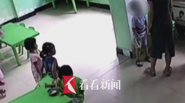 4岁男童被幼儿园老师拖拽跪