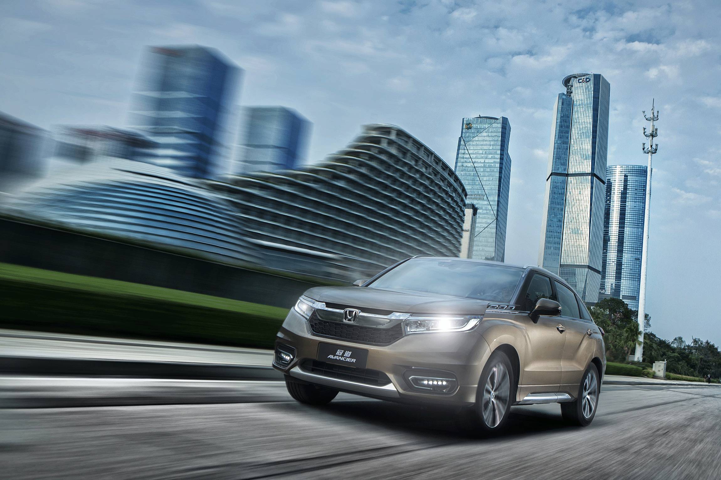 不开着冠道去撒野,你还真不知道它的底线在哪里