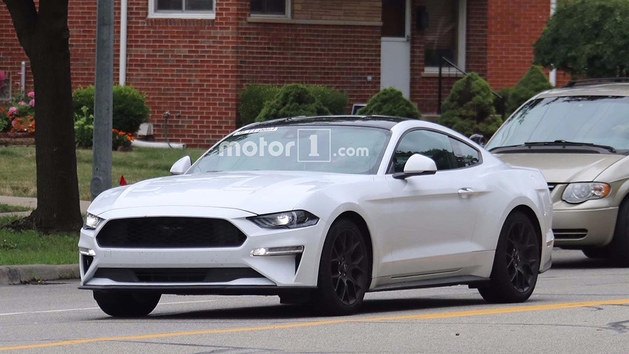 曝福特全新Mustang路试谍照 2018年上市