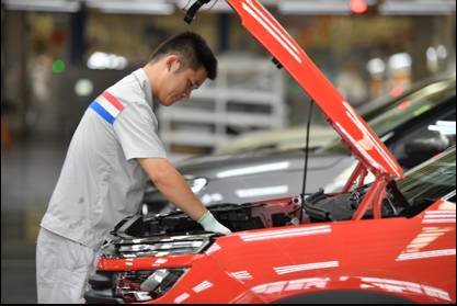 东风雪铁龙天逸下线 一个外表骚气的大暖男