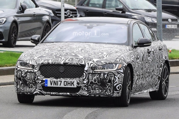 曝捷豹XE SVR车型谍照 或将9月亮相车展