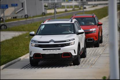 东风雪铁龙天逸下线 一个外表骚气的大暖男