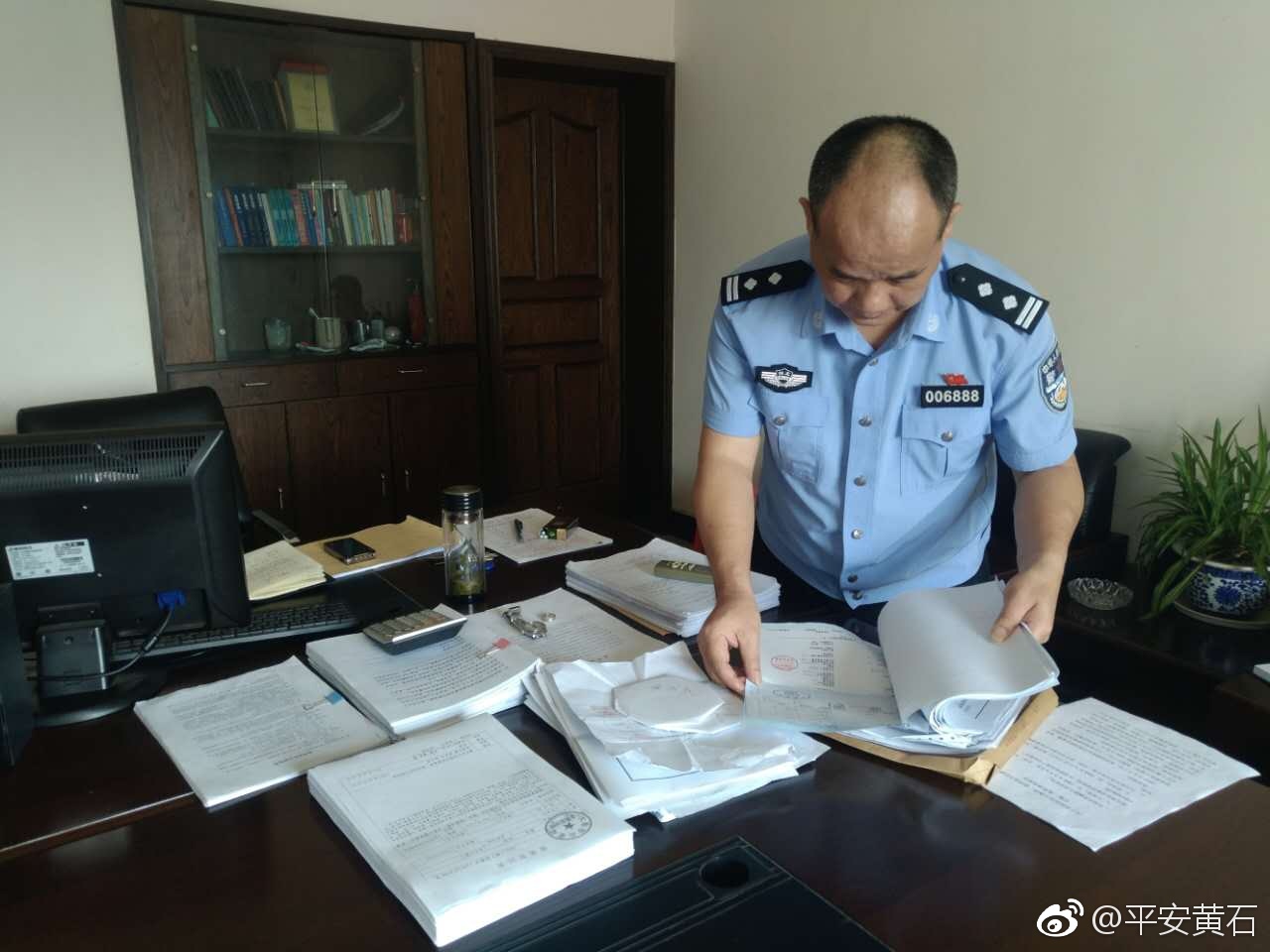 夫妻借贷骗邻里1700万跑路 大冶警方赴江西抓