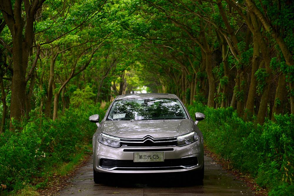 欧系B级车起售价15万,科技配置还秒杀30万豪车