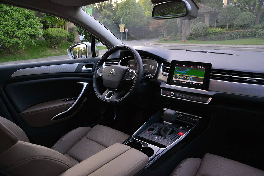 欧系B级车起售价15万,科技配置还秒杀30万豪车