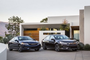 雅阁年轻化抢饭碗，“思域们”怎么办?