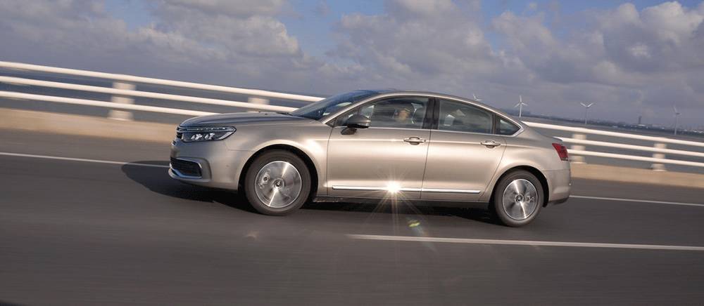 欧系B级车起售价15万,科技配置还秒杀30万豪车