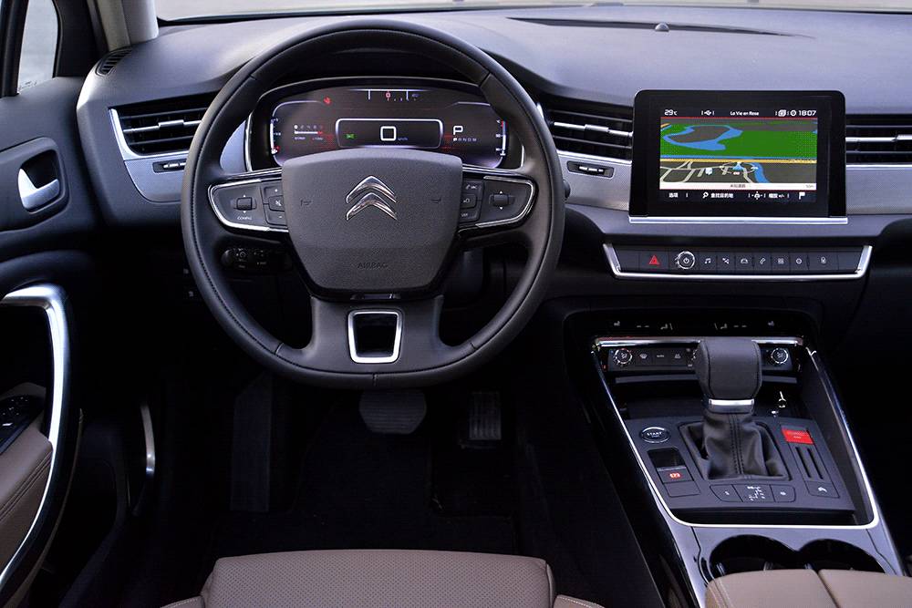 欧系B级车起售价15万,科技配置还秒杀30万豪车