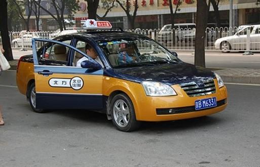 开车千万别跟这四种车后面 追尾都是轻的!