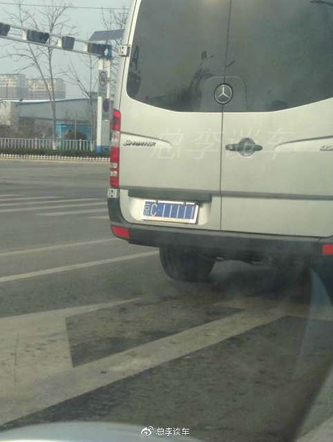 京C11111到99999，牛牌都价值百万，绝大多数车超过10年