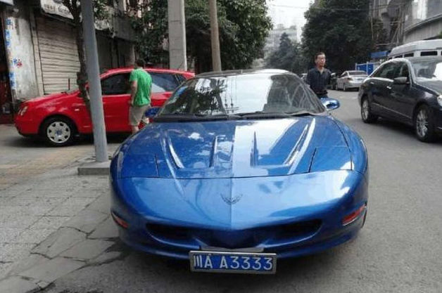 街头出现这样一款老式跑车