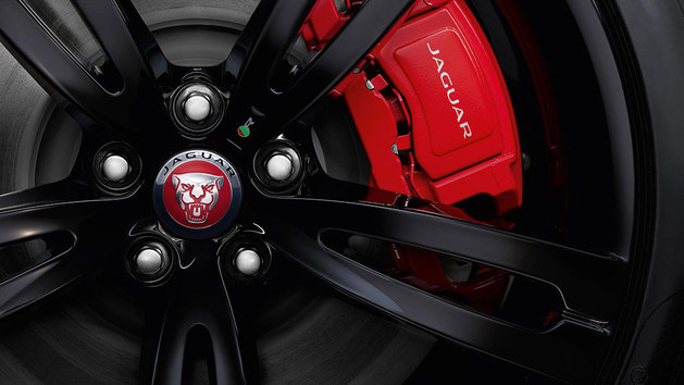 捷豹推出全新XJR575 性能与奢华的结合