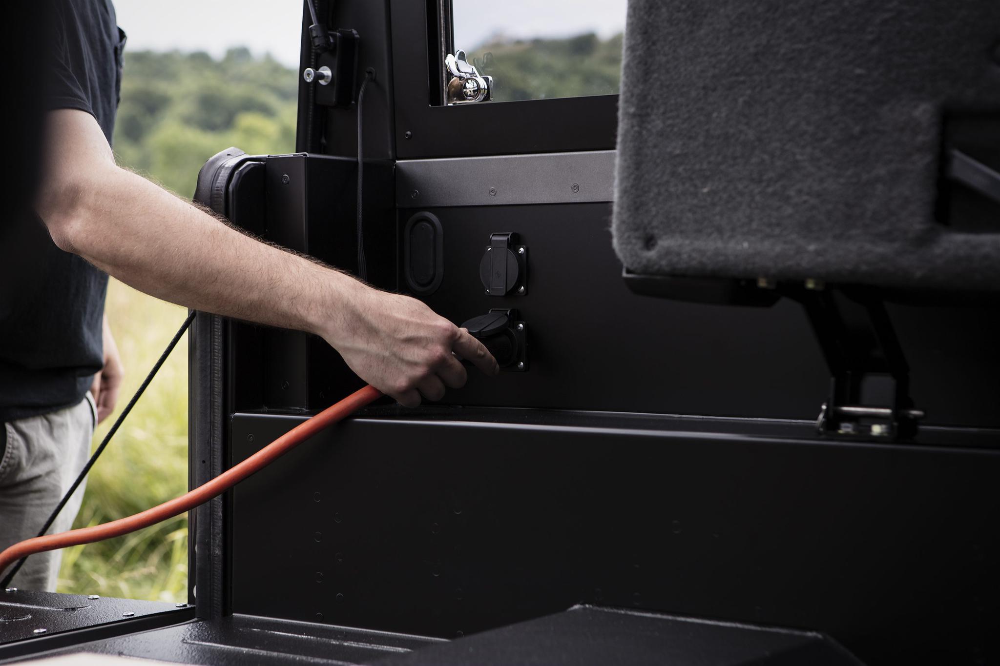 组图:属于硬汉的电动汽车 BOLLINGER B1原型车曝光