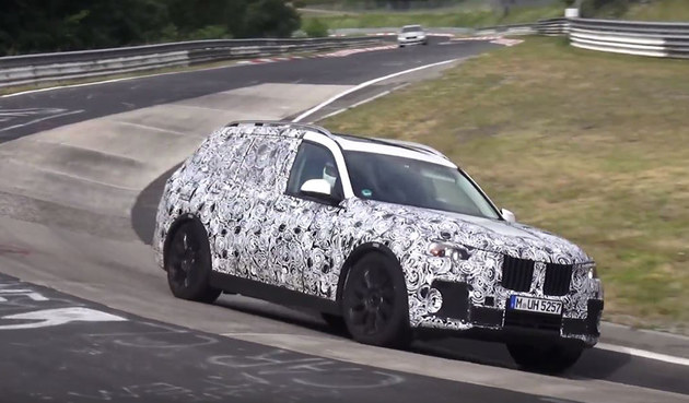 曝宝马X7测试谍照或将亮相法兰克福车展