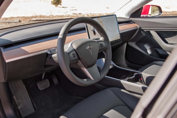 国人最快明年买到特斯拉Model 3