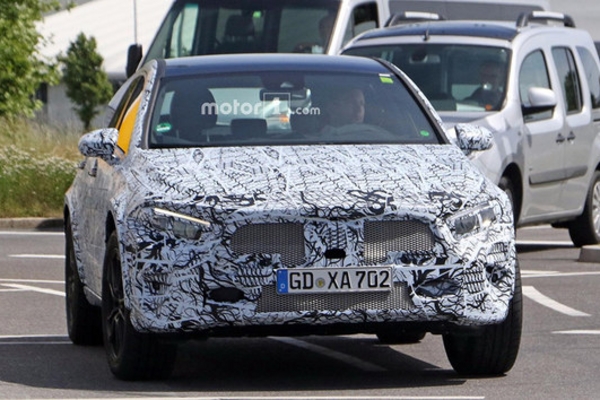 奔驰全新GLA路试谍照曝光 或2019年亮相