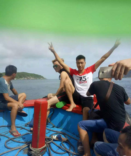 90后最帅空调安装工:挣钱供妹上大学